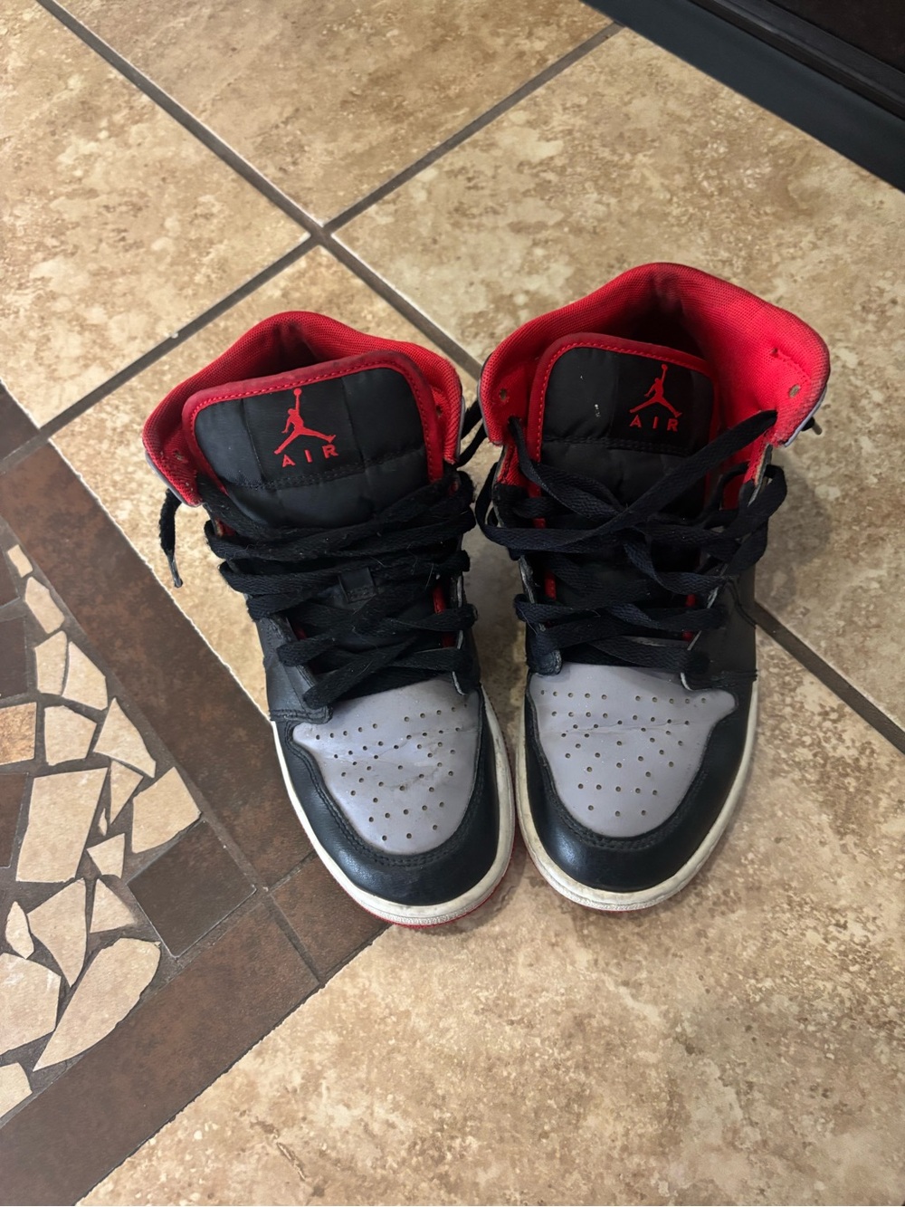 Jordan Kids High-Top Sneakers in Black, Gray & Red Size 5Y